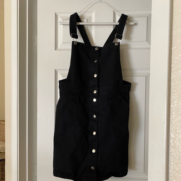 Brand new no tag black bib overall dress with pockets and buttons , size large - Picture 3 of 6